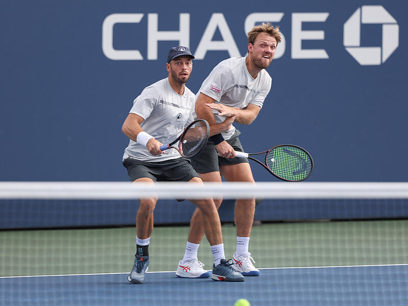 Kevin Krawietz (vorne) und Tim P&uuml;tz sind beim Masters in Cincinnati schon in Runde 1 ausgeschieden.