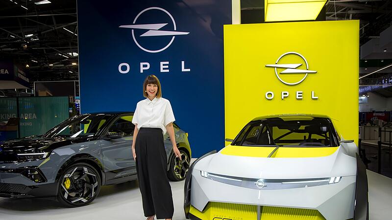 Opel-Marketingchefin Rebecca Reinermann zeigt Corsa Vision GSE
