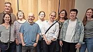 Über die Lesung von Bernhard Hoëcker (4.v.l.) freuten sich mit den Kindergartenkindern (v.l.) Jürgen und Michaela Leitschuh, Kirsten Wüscher, Sabrina Böckle, Steffi Miller, Conny Hälbig, Bibliotheksleitung Cindy Paulus und Melanie Abel. Über die Lesung von Bernhard Hoëcker (4.v.l.) freuten sich mit den Kindergartenkindern (v.l.) Jürgen und Michaela Leitschuh, Kirsten Wüscher, Sabrina Böckle, Steffi Miller, Conny Hälbig, Bibliotheksleitung Cindy Paulus und Melanie Abel.
