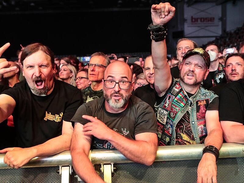 Euphorie in der Brose-Arena: endlich wieder Heavy Metal!