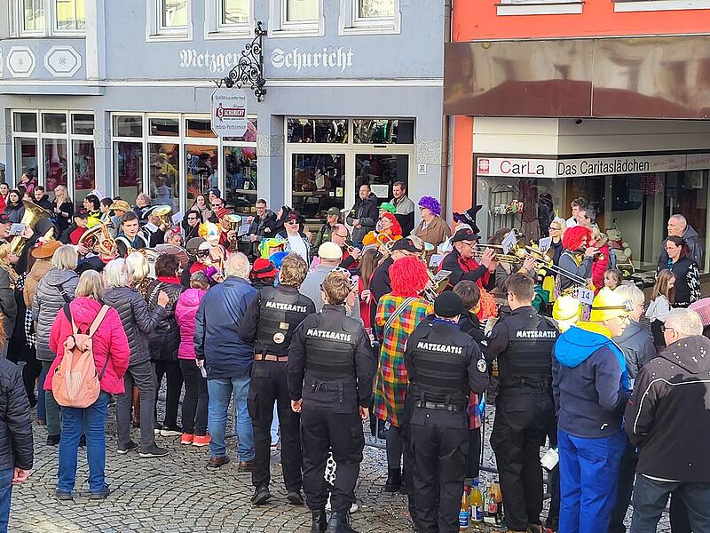 Viel los war am Faschingsdienstag, 4. März 2025, beim Faschingszug in Bad Brückenau.