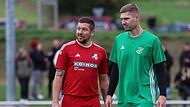 Brüderlich teilten sich die SG Weißenbrunn/Theisenort um Florian Luft (links) und der SV Neuses mit Philipp Leutbecher die Punkte.