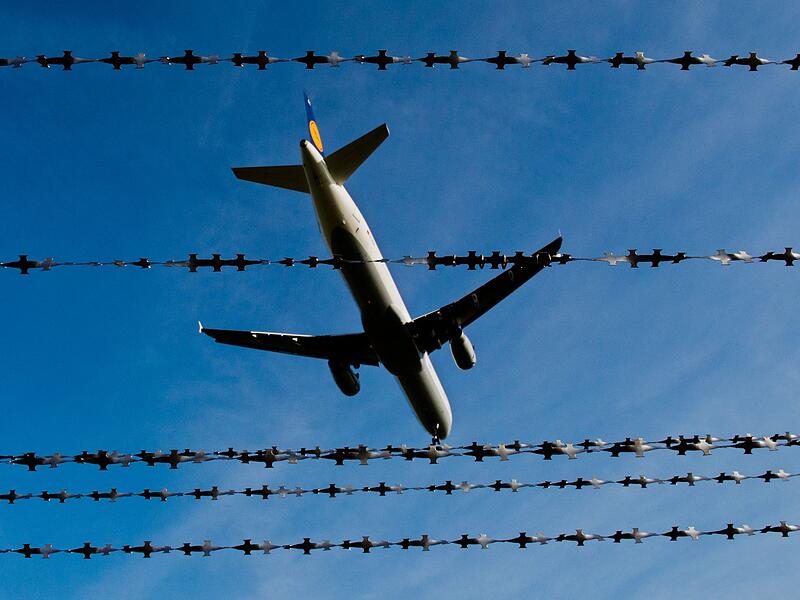 Symbolbild Abschiebung und freiwillige Ausreisen