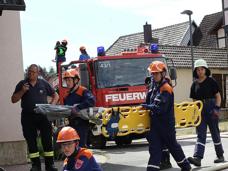 Der angenommene Brand im Beatschuppen in Autenhausen wurde schnell gelöscht, die vermissten Personen gesucht und gefunden.