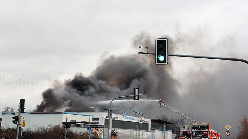 Feuer in Lagerhalle verursacht hohen Schaden Feuer in Lagerhalle verursacht hohen Schaden