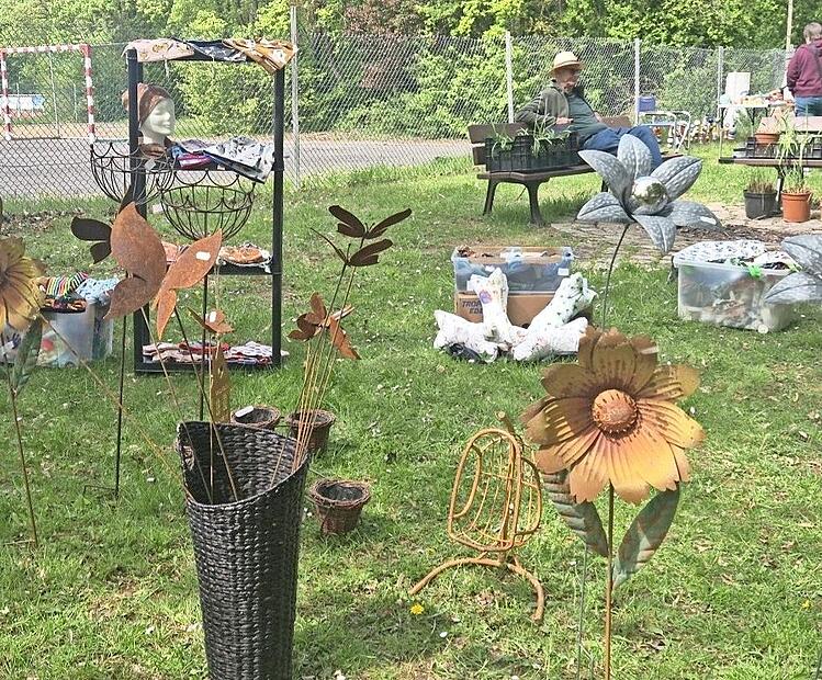 Das Angebot f&uuml;r die Gartengestaltung war bei dem Markt in Eltmann sehr umfangreich.
