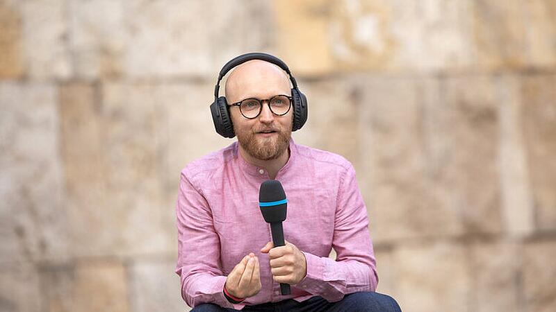 Aufgewachsen in Weisendorf, gefeiert in H&ouml;chstadt und heute an den Mikrofonen in der Sportwelt zuhause: Der Kommentator Adrian Geiler.