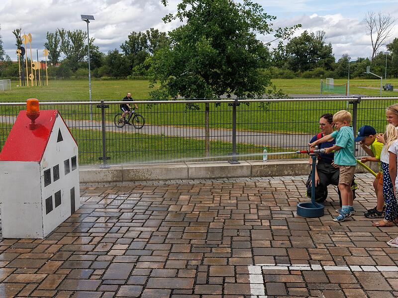 Die Feuerwehr  ist beliebt bei Jung und Alt.