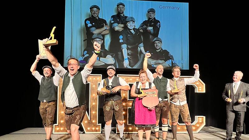 Mehr Jubel ging nicht. J&uuml;rgen Reck (vorne) bejubelt den Gewinn.