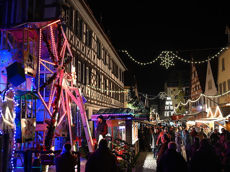 Der Forchheimer Weihnachtsmarkt 2024 ist eröffnet.Eröffnung Weihnachtsmarkt Forchheim 2024 Der Forchheimer Weihnachtsmarkt 2024 ist eröffnet.
