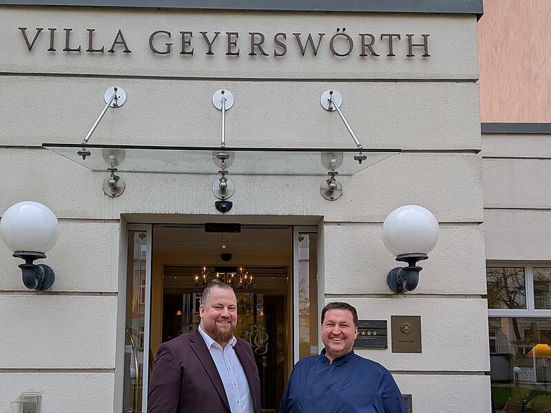 Küchenchef und Geschäftsführer Markus Zimmer (rechts) und Hoteldirektor Tobias Hermann