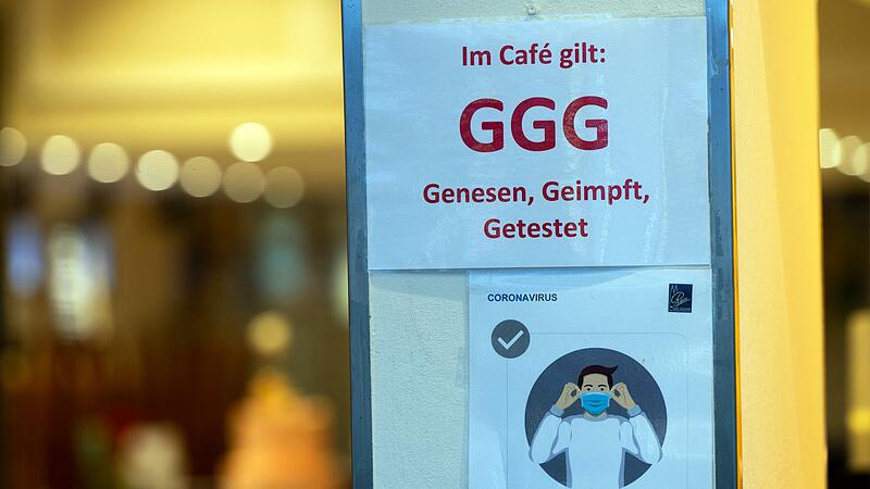 Drei Tage nach der Überschreitung der 35er Inzidenz gelten neue Corona-Regeln. Dann heißt es an vielen Orten: Wer nicht geimpft, genesen oder getestet ist, hat keinen Zutritt.Forchheim & Fränkische Schweiz Drei Tage nach der Überschreitung der 35er Inzidenz gelten neue Corona-Regeln. Dann heißt es an vielen Orten: Wer nicht geimpft, genesen oder getestet ist, hat keinen Zutritt.Forchheim & Fränkische Schweiz