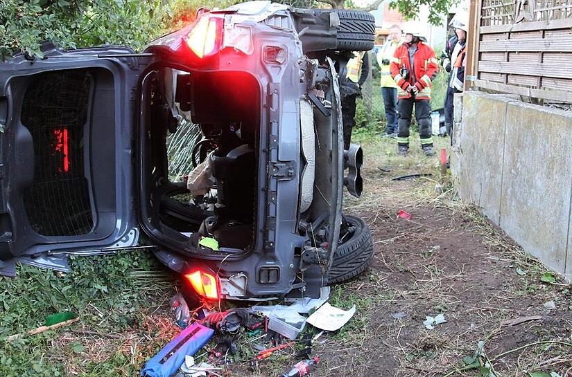 Bei einem schweren Verkehrsunfall auf der Bundesstraße 26 nahe Eltmann ist am frühen Sonntagmorgen (10. Juli) ein Autofahrer verletzt worden.