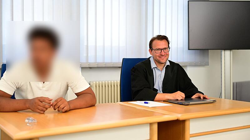 Der Angeklagte und sein Rechtsanwalt Jann Brauner aus Hallstadt