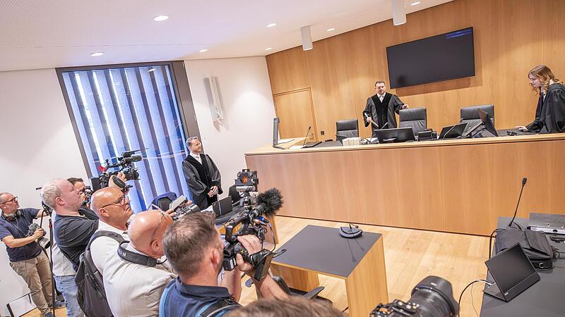 Das Interesse der Zuschauer und der Medienvertreter für den Prozess um die „Affäre Habeck“ war so groß, dass das Amtsgericht in Haßfurt ein Akkreditierungsverfahren starten musste. So wie es aussieht, geht der Rummel um den Rentner weiter.