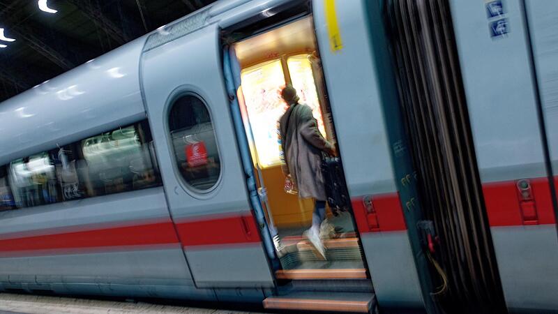 Derzeit fahren weniger ICE-Züge zwischen Coburg und München. Grund sind Bauarbeiten zwischen Bamberg und Forchheim. Derzeit fahren weniger ICE-Züge zwischen Coburg und München. Grund sind Bauarbeiten zwischen Bamberg und Forchheim.