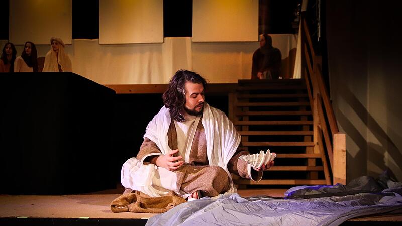 Herausragend auf der Bühne war Jesus-Darsteller Florian Bröning. Herausragend auf der Bühne war Jesus-Darsteller Florian Bröning.