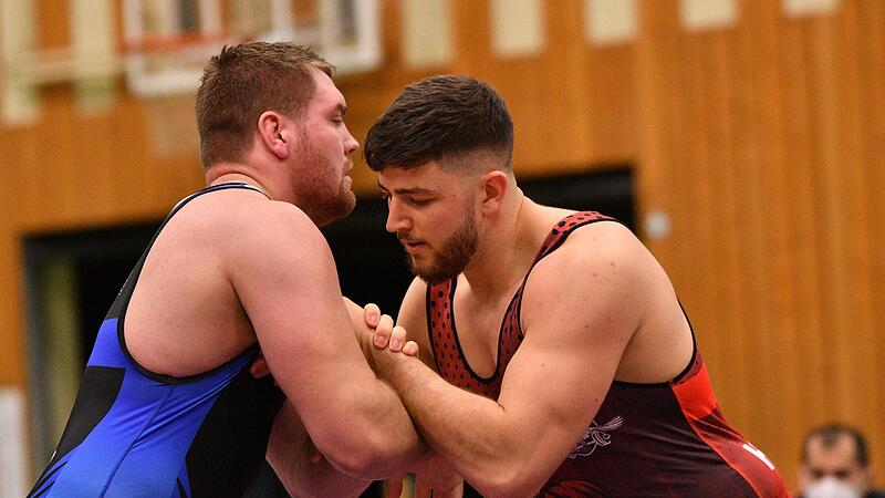 Der 22-j&auml;hrige Karl Marbach (rechts) wird in der R&uuml;ckrunde wieder im griechisch-r&ouml;mischen Stil f&uuml;r die Eagles im Schwergewicht auf die Matte gehen.