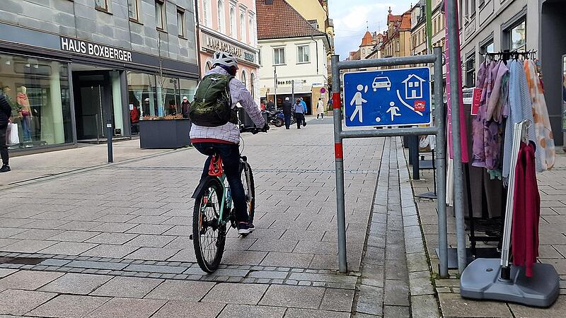 Schrittgeschwindigkeit gilt in verkehrsberuhigten Bereichen f&uuml;r alle Verkehrsteilnehmer.