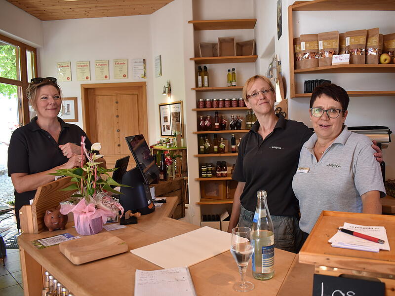 Susanne Pingold, Yvonne Geschwandner und Heike Mirsberger sind das Team in Pingolds Hofladen in Lilling.
