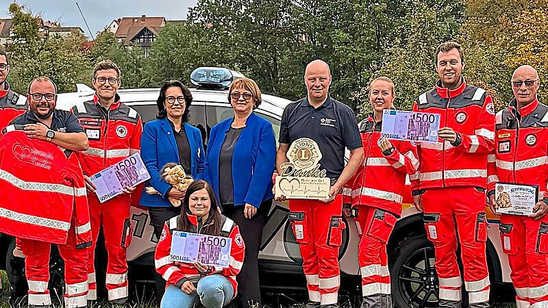 HvO-Gruppe Burkardroth zusammen mit Präsidentin Astrid Schmitt-Diehl und Sandra Groten, beide Lions Club Bad Kissingen.Pascal Dluhosch HvO-Gruppe Burkardroth zusammen mit Präsidentin Astrid Schmitt-Diehl und Sandra Groten, beide Lions Club Bad Kissingen.Pascal Dluhosch