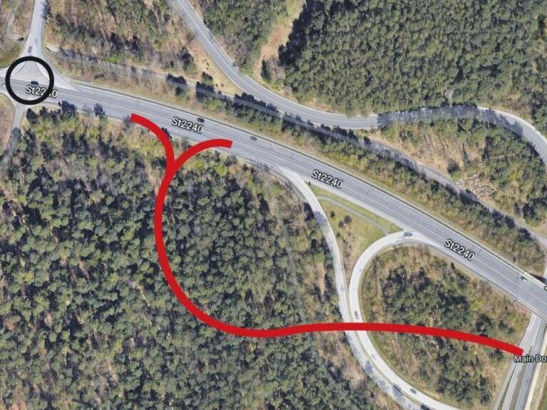 Auf diesem Foto der vierspurigen Staatsstraße 2240 ist am rechten Rand die Kanalbrücke in Richtung Alterlangen zu sehen, die neu gebaut wird. Die Südauffahrt zur St 2240 soll nach Westen versetzt werden. Um die dafür nötige Abholzung zu verhinder... Auf diesem Foto der vierspurigen Staatsstraße 2240 ist am rechten Rand die Kanalbrücke in Richtung Alterlangen zu sehen, die neu gebaut wird. Die Südauffahrt zur St 2240 soll nach Westen versetzt werden. Um die dafür nötige Abholzung zu verhinder...