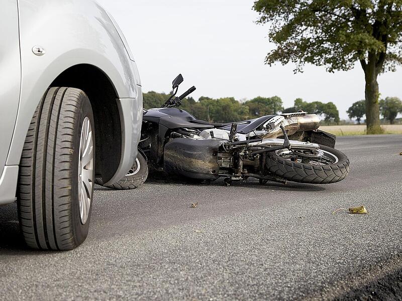 Landau: Verkehrsunfall auf L 509 - Motorradfahrer lebensgefährlich verletzt Landau: Verkehrsunfall auf L 509 - Motorradfahrer lebensgefährlich verletzt