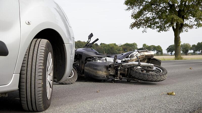 Landau: Verkehrsunfall auf L 509 - Motorradfahrer lebensgef&auml;hrlich verletzt