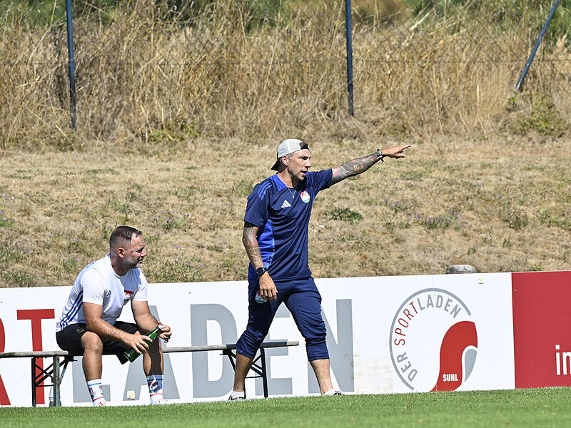 Burgebrachs Trainer Tobias Burger war nach dem 0:1 in Ebersdorf bedient. Burgebrachs Trainer Tobias Burger war nach dem 0:1 in Ebersdorf bedient.