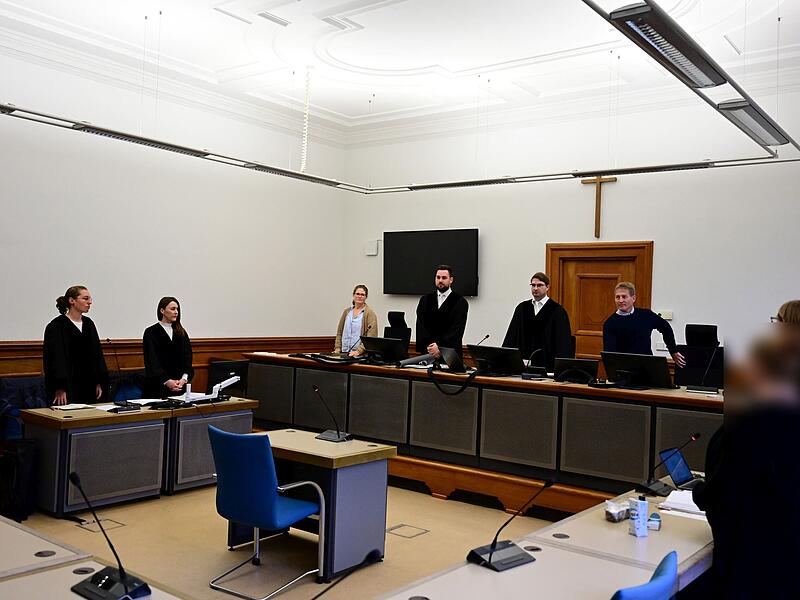 Die Dritte Strafkammer mit den Richtern Tim Baum und Markus Reznik und zwei Schöffen