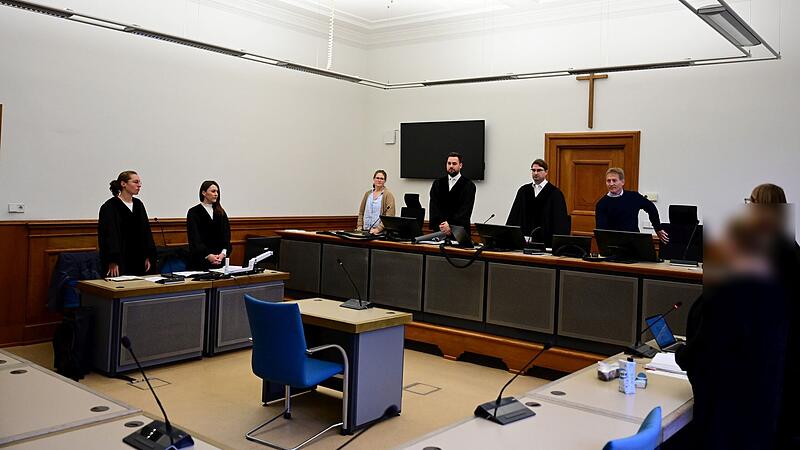 Die Dritte Strafkammer mit den Richtern Tim Baum und Markus Reznik und zwei Schöffen