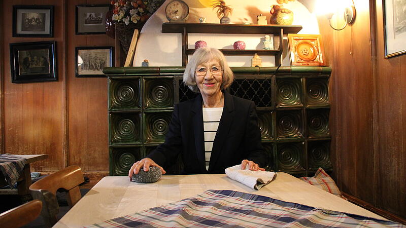 Rosi Kachelofen An alter Wirkungsstätte mit Lappen und Putzrasch: Ruzica „Rosi“ Cicovacki an ihrem Libelingsplatz im Wirtshaus Kachelofen