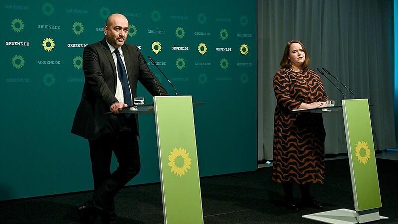 Die Grünen (im Bild die beiden Bundesvorsitzenden Omid Nouripour und Ricarda Lang) befinden sich in den Umfragen der Meinungsforscher seit Wochen im Höhenflug. Die Grünen (im Bild die beiden Bundesvorsitzenden Omid Nouripour und Ricarda Lang) befinden sich in den Umfragen der Meinungsforscher seit Wochen im Höhenflug.
