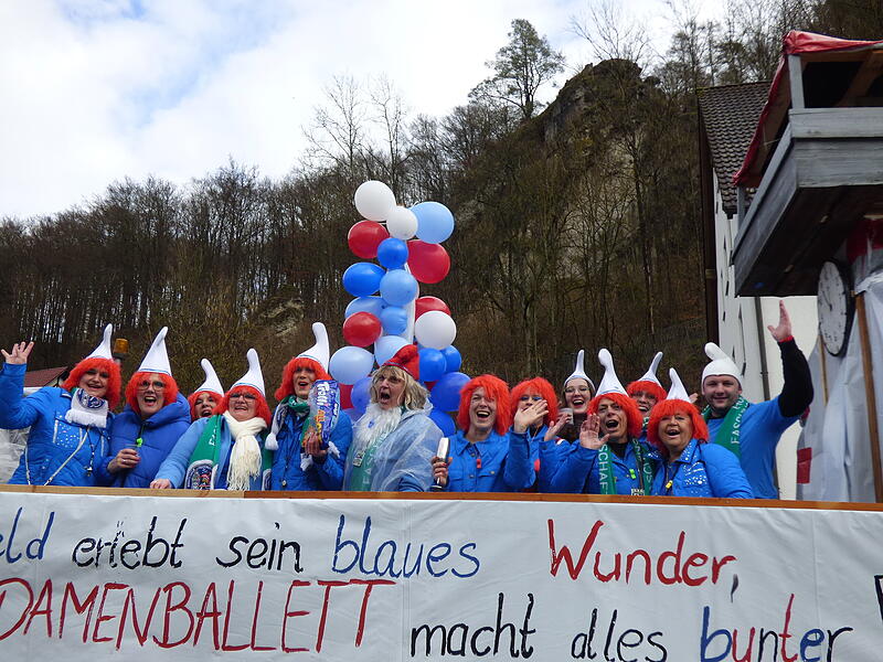 Der Faschingsumzug 2024 in Waischenfeld: bunt und voller Spitzen gegen die Bundespolitik.