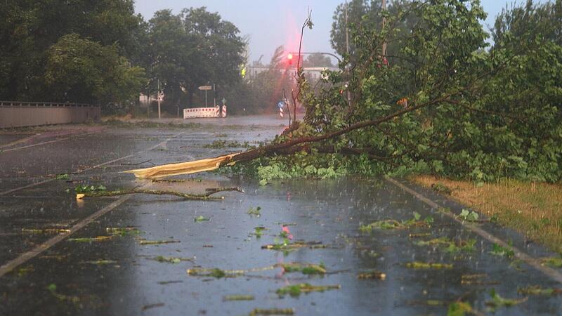 Unwetter in Herzogenaurach: Wassermassen &uuml;berschwemmen Stra&szlig;en