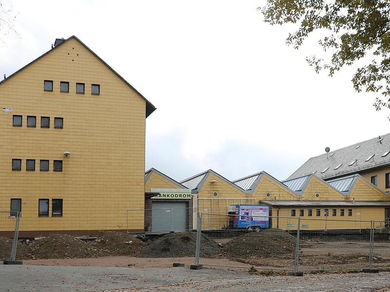 Unter dem Begriff „Frankenwald Classic“ ist im ehemaligen Boscha-Gebäude am Boschaplatz 2 ein Museumskomplex entstanden: im rechten Gebäude für Audiotechnik und für Mobiliar, im flachen Mittelbau für Oldtimer und im linken Gebäude für Werkstätten ...