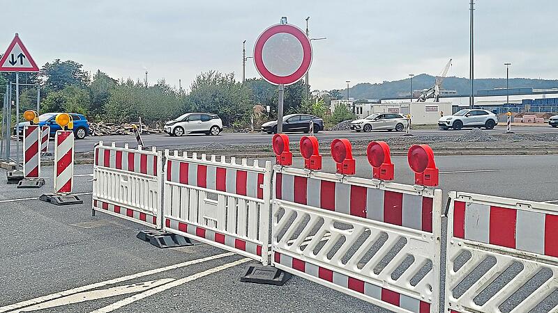 Für den Bau der Stichstraße, über die der Campus angeschlossen wird, wurde der Verkehr auf eine Bedarfsumfahrung umgeleitet.Alexander Hartmann Für den Bau der Stichstraße, über die der Campus angeschlossen wird, wurde der Verkehr auf eine Bedarfsumfahrung umgeleitet.Alexander Hartmann