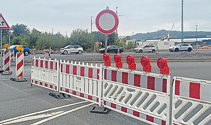 F&uuml;r den Bau der Stichstra&szlig;e, &uuml;ber die der Campus angeschlossen wird, wurde der Verkehr auf eine Bedarfsumfahrung umgeleitet.Alexander Hartmann
