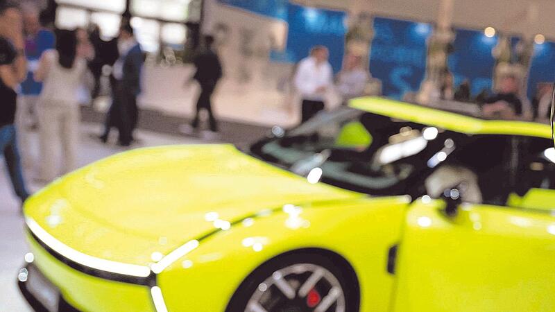 Der chinesische KI-Konzern Xpeng baut Autos, aber auch Roboter und ein Flugtaxi. Volkswagen arbeitet bei der Software mit dem Unternehmen zusammen. Der chinesische KI-Konzern Xpeng baut Autos, aber auch Roboter und ein Flugtaxi. Volkswagen arbeitet bei der Software mit dem Unternehmen zusammen.