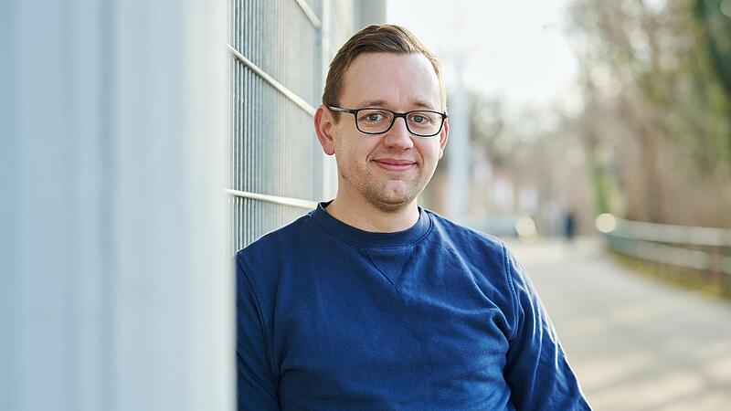 Kaum ein Journalist beschäftigt sich wohl so intensiv mit dem deutschen Fußball wir Max-Jacob Ost. Kaum ein Journalist beschäftigt sich wohl so intensiv mit dem deutschen Fußball wir Max-Jacob Ost.