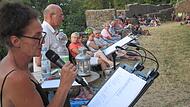 Die „Nacht der Poesie“ lockte bisher zahlreiche Besucher auf die Trimburg. Christine Hadulla und Peter Hub (v.l.) tragen Lyrik und Prosa in stilvoll-gekonnter Weise vor.