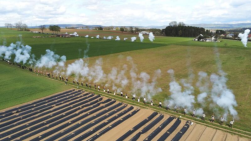 150 Teilnehmer kamen zum Treffen der oberfr&auml;nkischen B&ouml;llersch&uuml;tzen in Hausen.