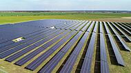 Dieses Symbolbild zeigte eine PV-Anlage in Brandenburg. So ähnlich könnte eine Anlage bei Weißenbach aussehen. Dieses Symbolbild zeigte eine PV-Anlage in Brandenburg. So ähnlich könnte eine Anlage bei Weißenbach aussehen.