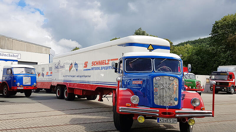 Wieder da: Henschel-Lkws erobern das M&ouml;nchshof-Gel&auml;nde.