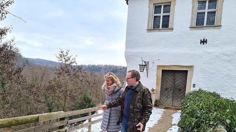 Fiona und Heinrich von Pölnitz restaurieren die marode Brücke von Schloss Hundshaupten.Forchheim & Fränkische Schweiz Fiona und Heinrich von Pölnitz restaurieren die marode Brücke von Schloss Hundshaupten.Forchheim & Fränkische Schweiz