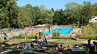 Das Freibad in Gaustadt direkt am Michelsberger Wald zählt zu den beliebtesten Bädern in der Region.