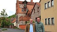 Patrick Bindrum (links) und Martin Wende bauen die ehemalige Brauerei Salch in Hammelburg zu Wohnungen um.