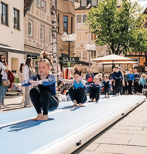 Im Rahmen des Gesundheitsmarkts stellte sich 2025 die Turnabteilung des TSV Bad Kissingen vor.