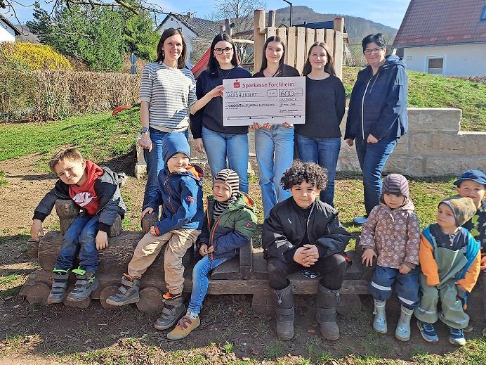 Spenden&uuml;bergabe im Kindergarten St. Jakobus in Leutenbach.
