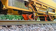 Die Deutsche Bahn modernisiert die Bahnstrecke Würzburg-Nürnberg: Rund 144 Kilometer Gleise, 40 Weichen und rund 230.000 Schwellen werden erneuert, rund 200.000 Tonnen Schotter ausgetauscht. Die Deutsche Bahn modernisiert die Bahnstrecke Würzburg-Nürnberg: Rund 144 Kilometer Gleise, 40 Weichen und rund 230.000 Schwellen werden erneuert, rund 200.000 Tonnen Schotter ausgetauscht.